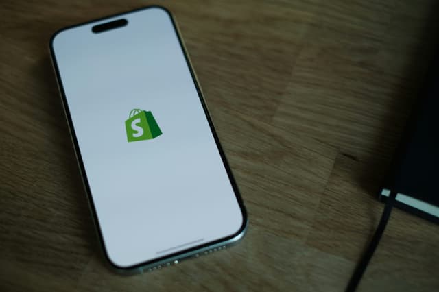Selling downloadable products on Shopify